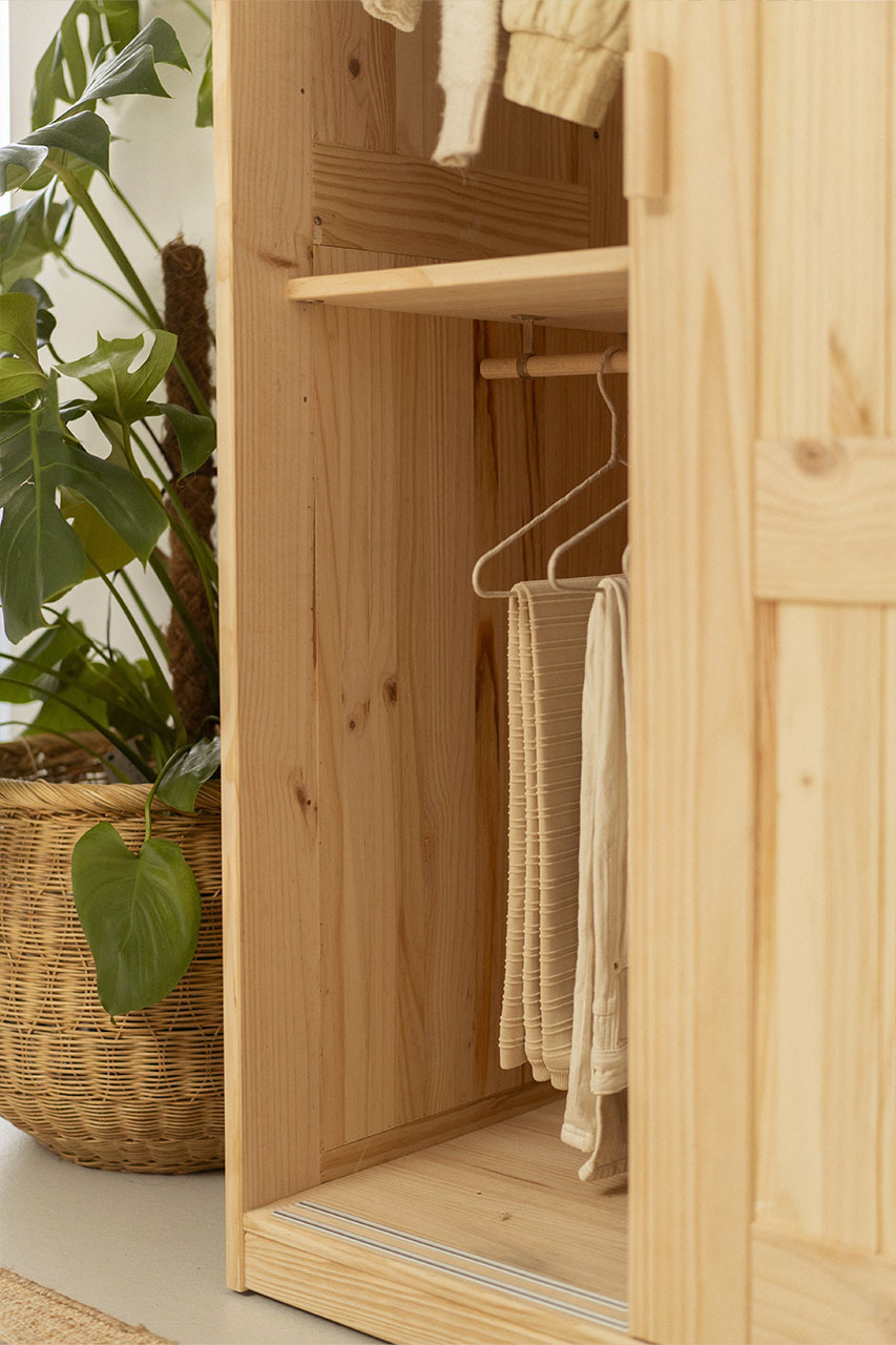 Imagen de ambiente 7 para:Armario con puertas correderas de madera maciza de pino